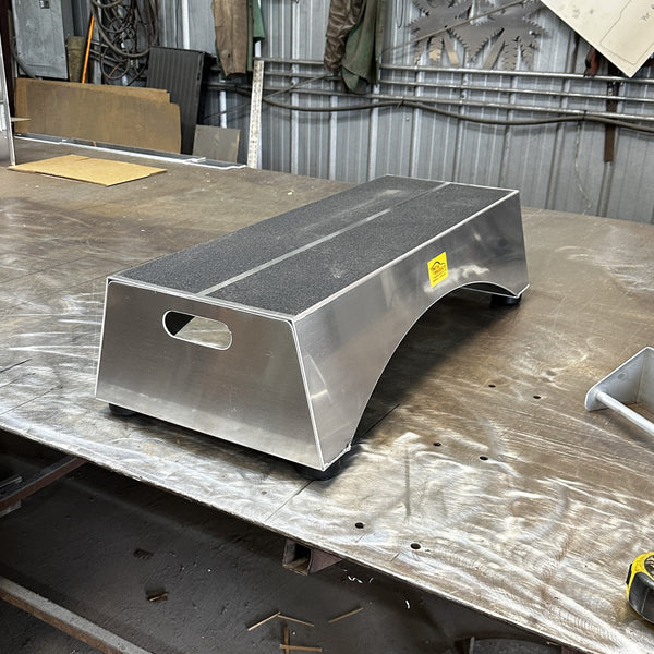 Stand Alone Aluminum Step – MP Trailer Accessories